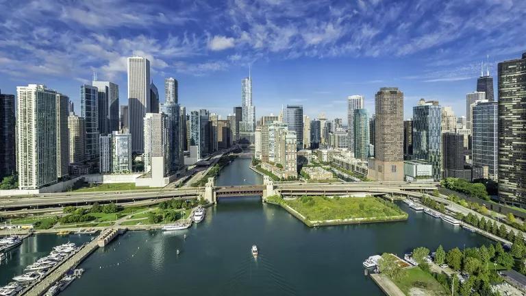 The skyline of downtown Chicago and the Chicago River